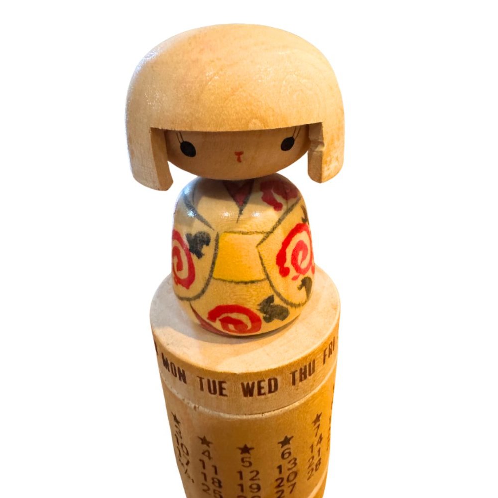 Vintage Genuine Wooden Japanese Kokeshi Calendar Doll from Japan (1970w) - Picture 2 of 5